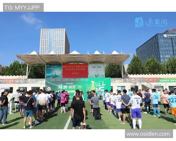 大脸足球球星逆袭绿茵赛场展现独特魅力引发球迷热烈讨论